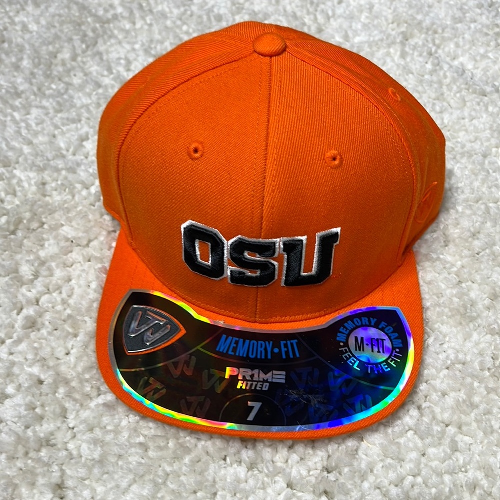 Brand new flat billed Memory fit size 7 Oregon state university beavers hat